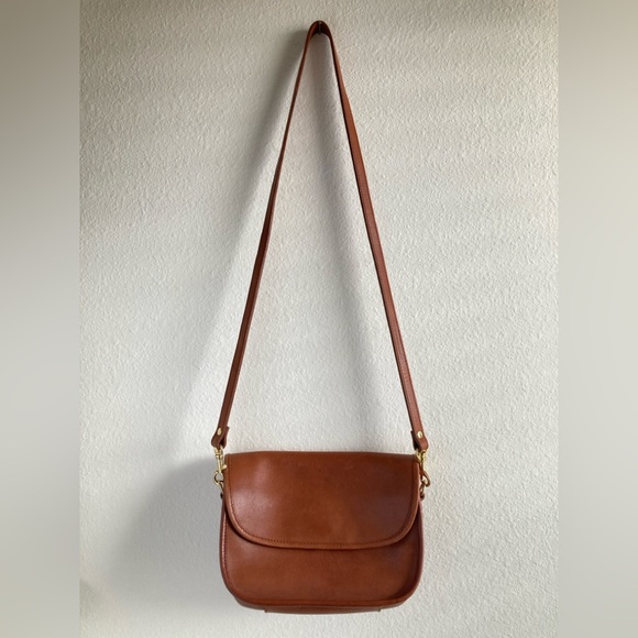 Hunt Club Handbags - Classic Caramel Leather Crossbody Bag by Hunt Club